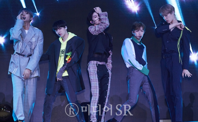 [포토]그룹 CIX(씨아이엑스),카리스마 넘치는 무대 - DealSite경제TV