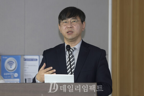 26일 오전 서울 여의도 국회의원회관 2세미나실에서 열린 ‘금융혁신과 슬롯머신 무료게임 토너먼트’를 주제 긴급 토론회에서 박상인 서울대학교 교수가 발표하고 있다. /사진=구혜정 기자