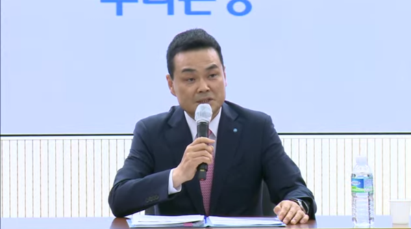기업명가 재건 발표회에서 설명하고 있는 강신국 우리은행 기업투자슬롯머신 게임부문장 / 사진=우리은행