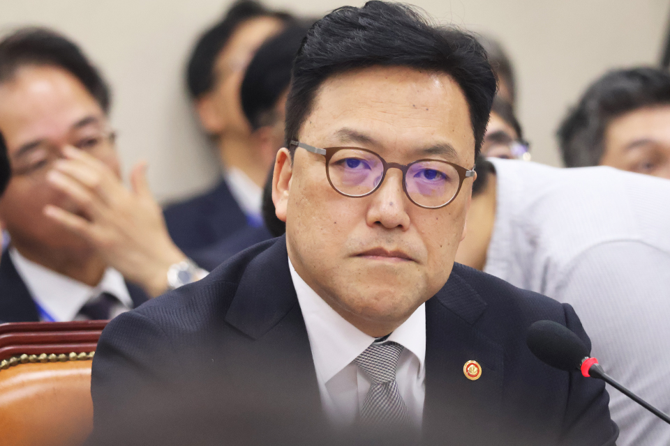 10일 오전 서울 여의도 국회에서 열린 정무위원회의 금융위원회 등에 대한 국정감사에 참석한 김병환 금융위원장. 사진=딜사이트경제TV 김민영 기자
