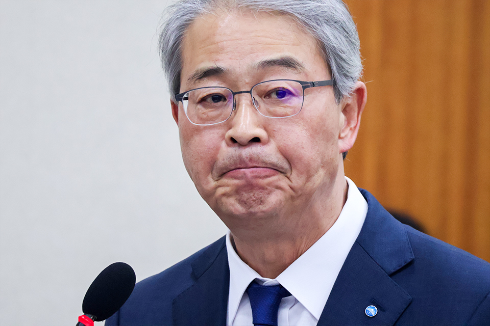 임종룡 우리금융그룹 회장이 10일 오후 국회 정무위원회의 금융위원회  국정감사에 증인으로 출석해 의원들의 질의에 답하고 있다. 사진=딜사이트경제모바일 슬롯머신 무료게임 김민영 기자